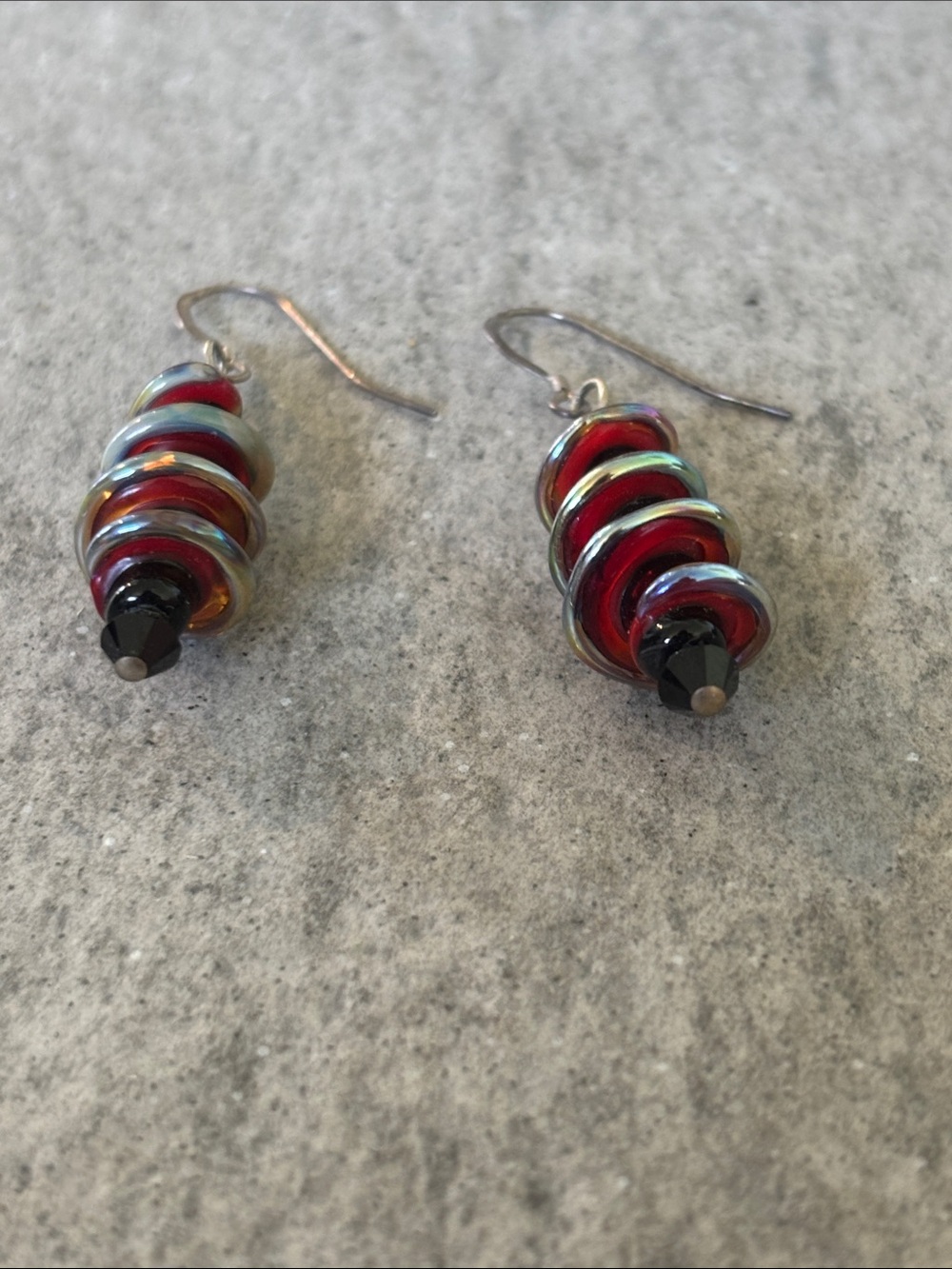 Vintage Spiral red black silvery color dangly dangling ART GLASS Crystal earring - Picture 5 of 7